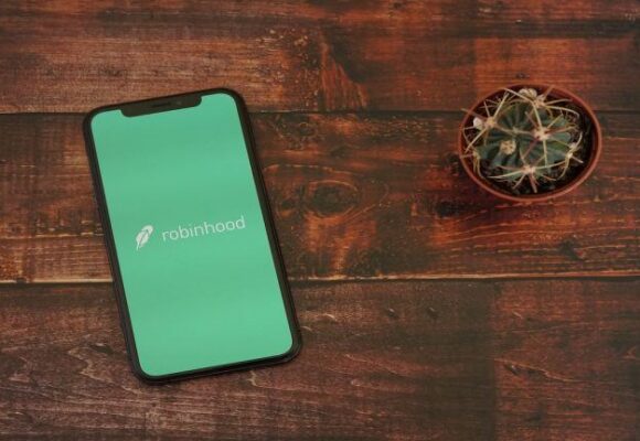 Robinhood Chain Tops $3B Daily DEX Volume, Pushes UNI Burn Past $1M